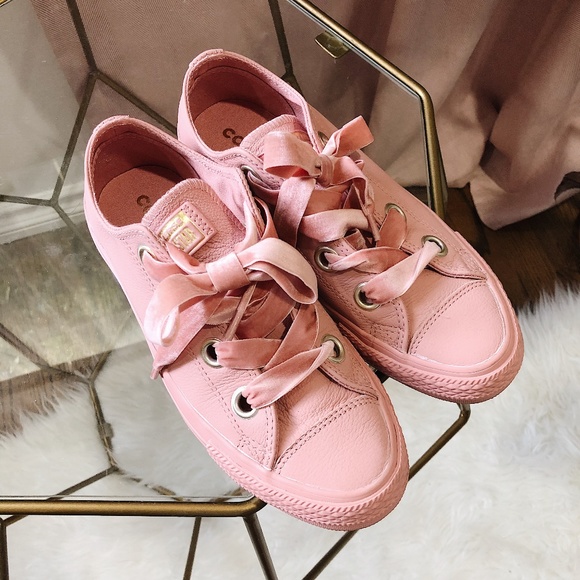 Converse Shoes - Pink leather converse with velvet bows